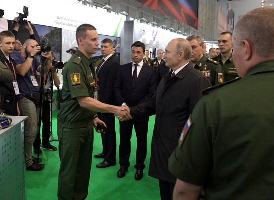 Владимир Путин поздравил волгоградца с победой на военно-техническом форуме