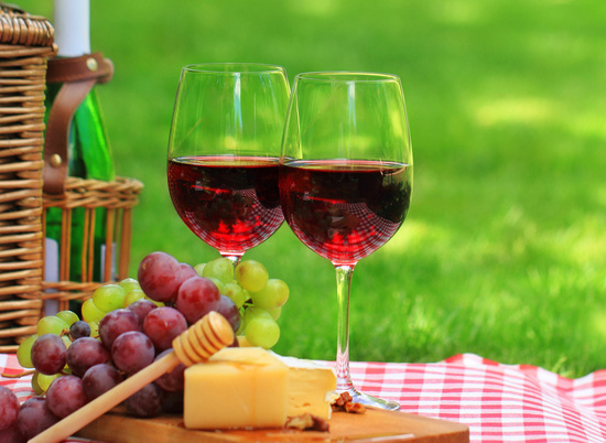 Кардиолог развеял миф о пользе бокала красного вина в день