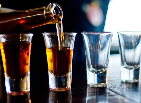 Волгоградцев предупредили об опасности смешивать алкоголь