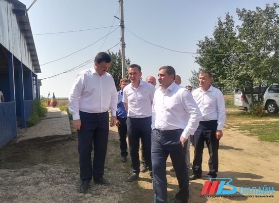 Андрей Бочаров посетил крупное агропредприятие Даниловского района Волгоградской области