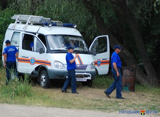 На юге Волгограда спасатели предотвратили взрыв автомобиля