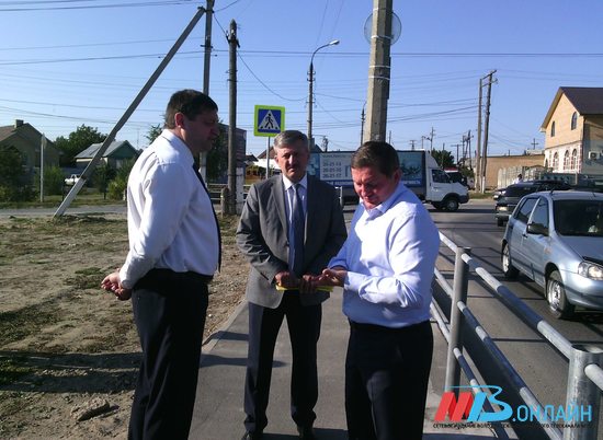 Губернатор Андрей Бочаров проинспектировал ход дорожных работ в Городище