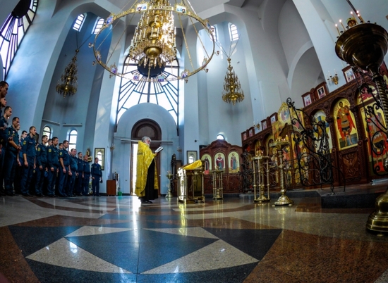 Волгоградские сотрудники МЧС приняли участие в молебне в честь иконы "Неопалимая Купина"