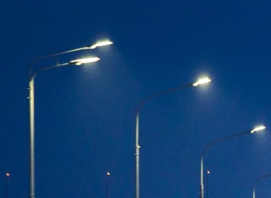 Вдоль дорог Волгоградской области установили почти 2,4 тысячи новых светильников