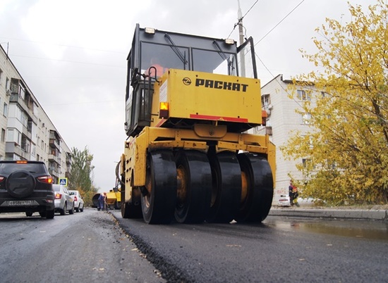 На севере Волгограда возобновлена реконструкция дороги по ул. Менжинского
