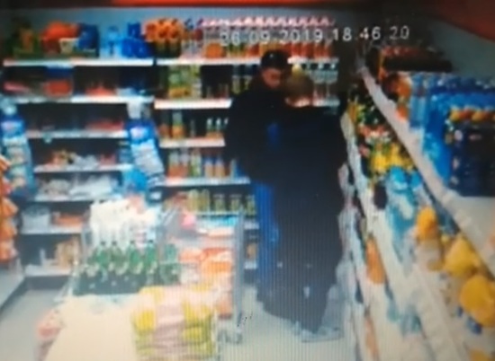 В Волгограде два взрослых парня решили не платить в сетевом магазине