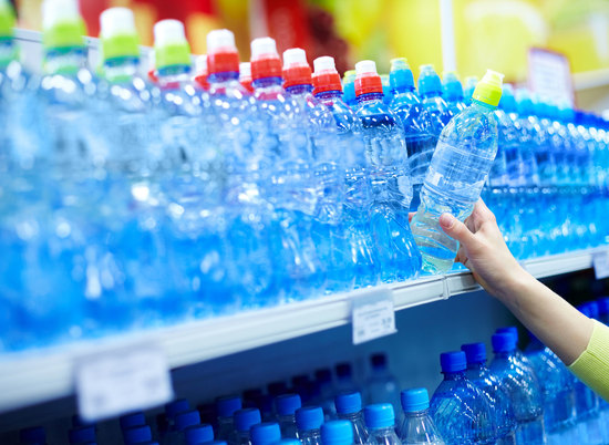 «Росконтроль»: Определена самая опасная вода в российских магазинах