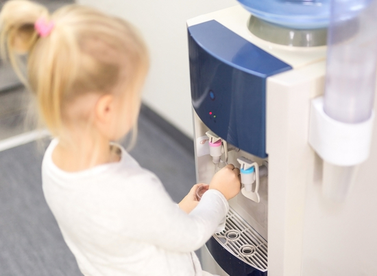 Школы Волгограда должны обеспечить детей питьевой водой