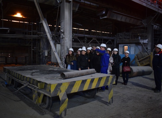 Волгоградские школьники увидели, как рождается сталь