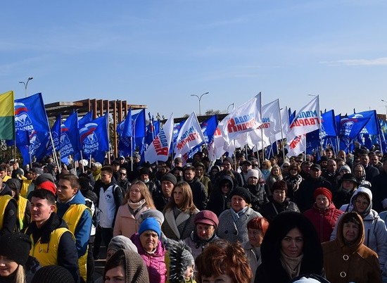 Активисты «Единой России» и МГЕР присоединились к народным гуляньям в центре Волгограда