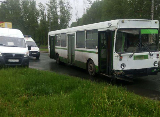 Маршрутка и автобус столкнулись в Советском районе Волгограда