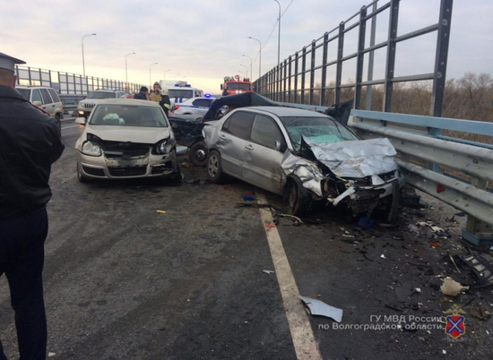 В ДТП на мосту в Среднеахтубинском районе погибли два человека