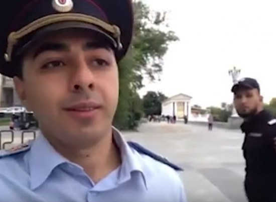 Волгоградского пранкера Армяна депортируют из России за розыгрыши