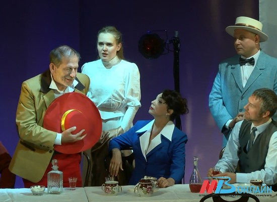 Волгоградцы увидят историю Молодежного театра в афишах и костюмах