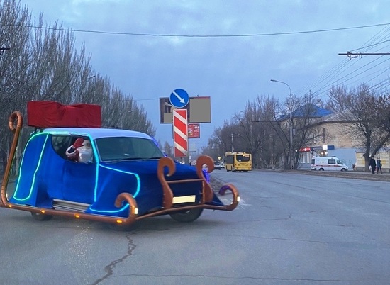 В бесснежном Волгограде заметили сани с Дедом Морозом