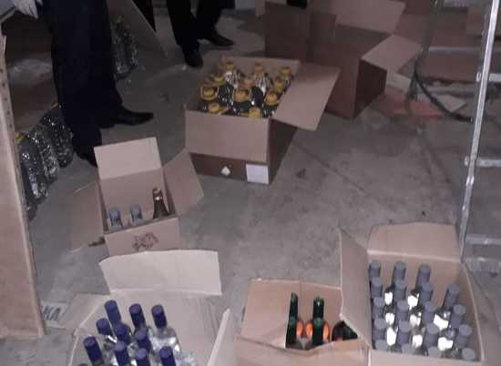Двое жителей Урюпинска собирались продать 15 тысяч литров 96 % спирта