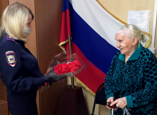 90-летняя пенсионерка из Фролово получила паспорт гражданина РФ
