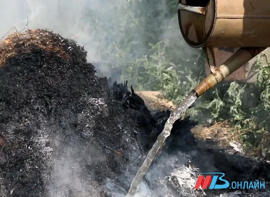 В Волгоградской области пожарные почти 4 часа тушили 10 тонн сена