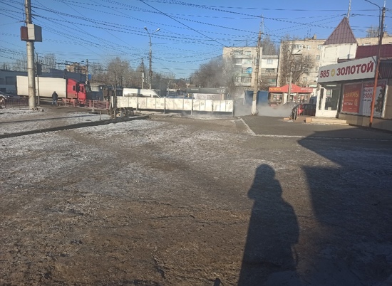 На улице Качинцев в Волгограде произошла коммунальная авария