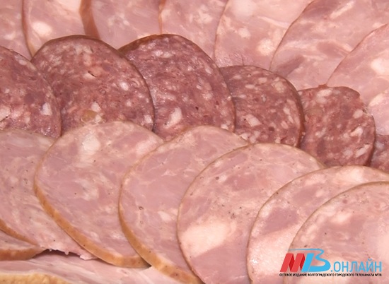 Мясопереработчики России требуют поднять цены на колбасу и сосиски на 15%