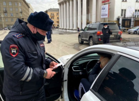 За выходные на дорогах Волгограда пресекли более 80 нарушений ПДД