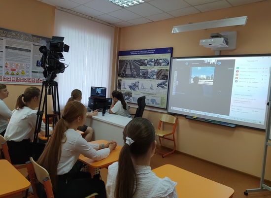 Юные волгоградцы приняли участие в онлайн-уроке "Станция безопасности"