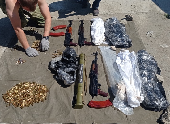 В тайнике ОПГ в Волгограде обнаружили гранатомет и автоматы
