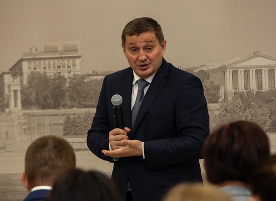Губернатор Андрей Бочаров проведет открытый урок для студентов-медиков