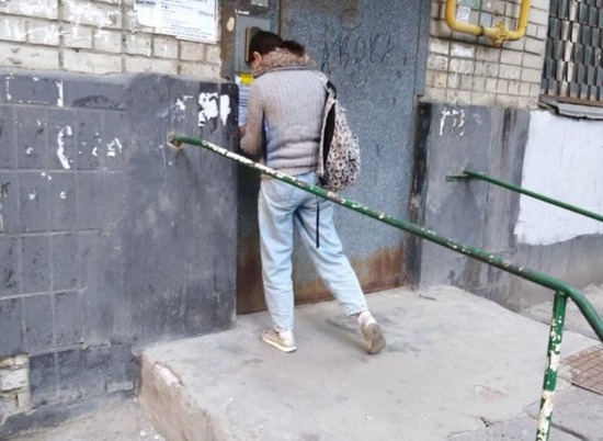 В Волгограде незаконно расклеивали листовки с агитацией за кандидата-«эсера»