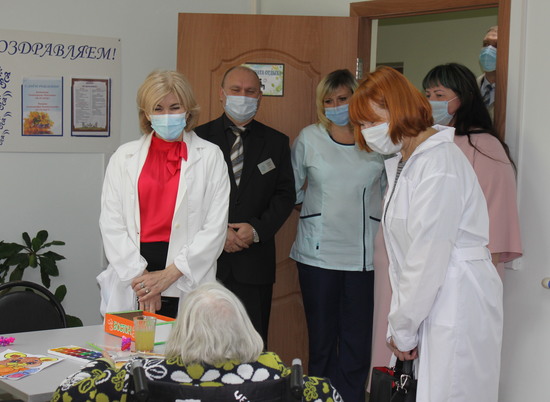 В Волгоградской области проводят повторную вакцинацию в интернатах для пожилых