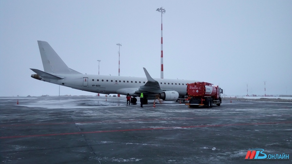 Самолет Омск — Сочи задержался на час в волгоградском аэропорту
