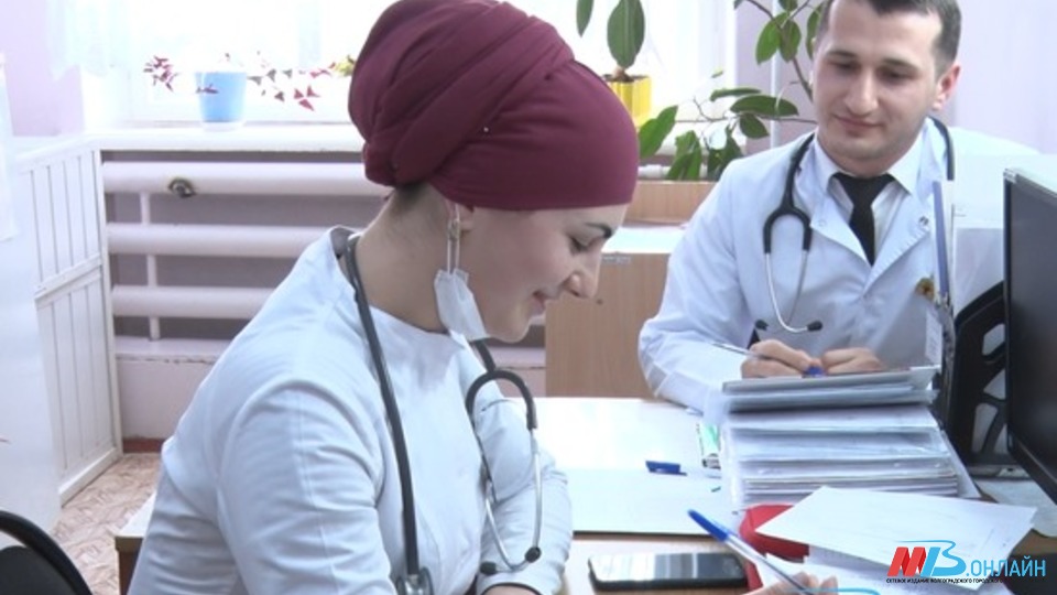 К работе в селах Волгоградской области приступили 130 «земских» врачей и фельдшеров