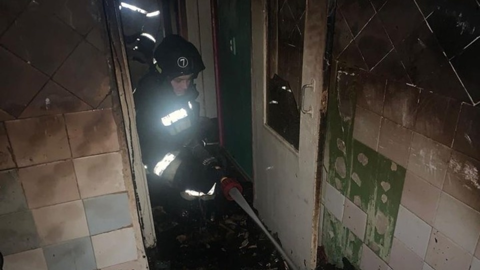 На юге Волгограда из-за короткого замыкания случился пожар в 5-этажке