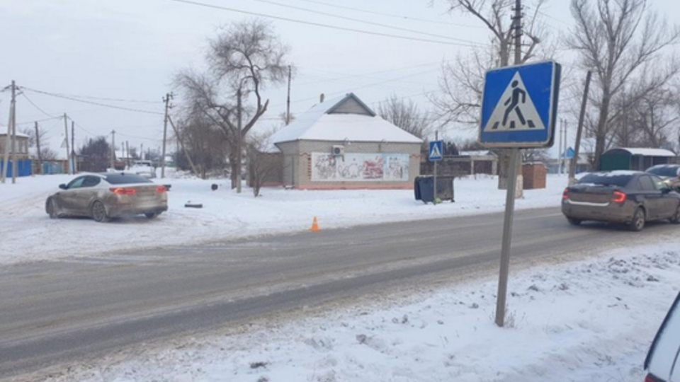 Две пенсионерки попали под колеса иномарок в Волгоградской области