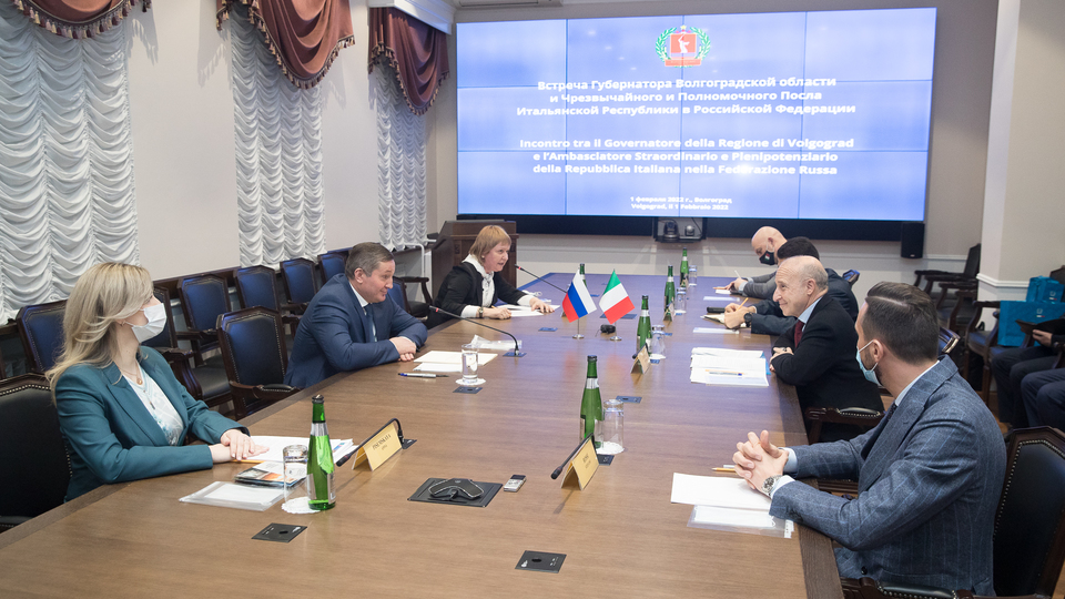 Волгоградский губернатор провел встречу с послом Италии в России