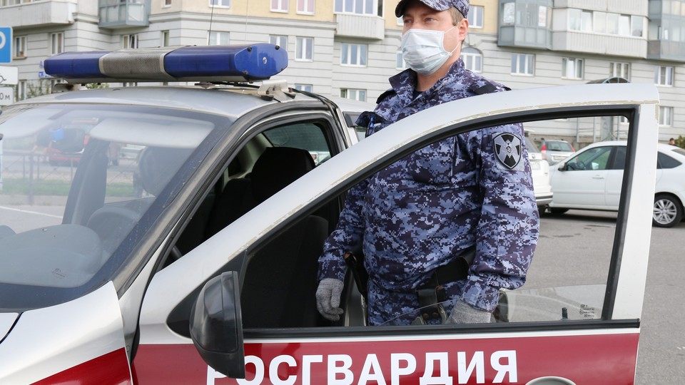 В Волгограде сотрудники Росгвардии оказали содействие полиции в задержании подозреваемого в краже