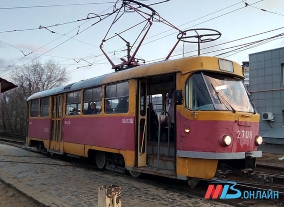 Утром на Ангарском в Волгограде встали трамваи