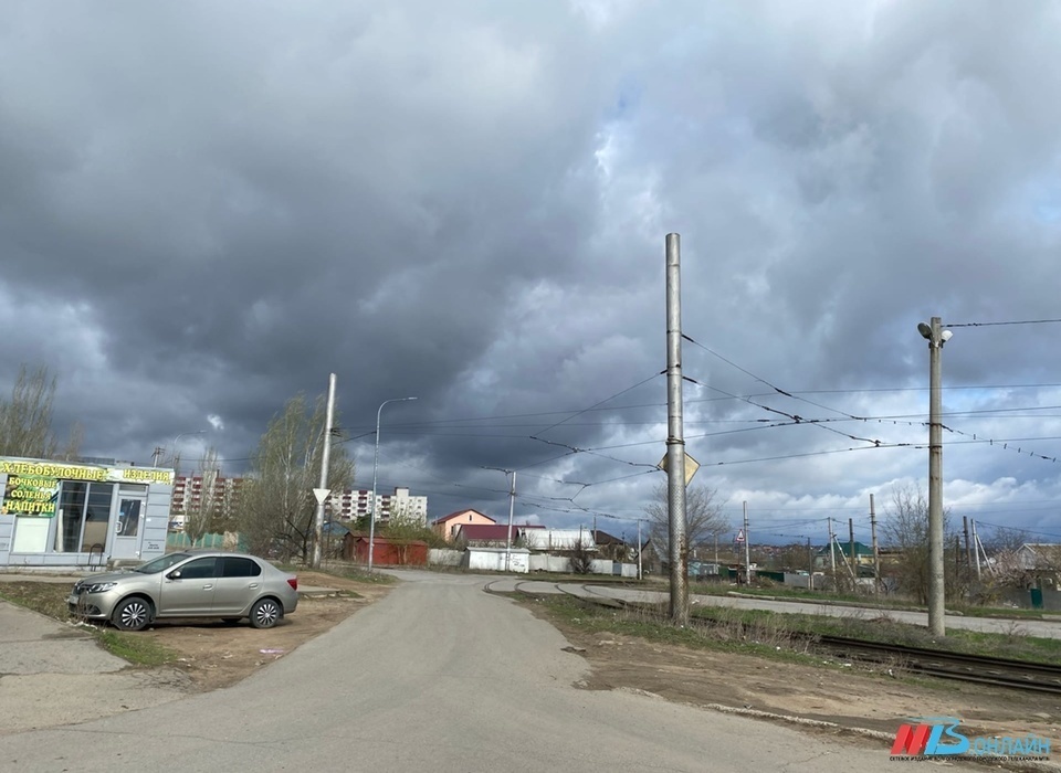 В МЧС жителей Волгоградской области предупредили о грозах и порывах ветра