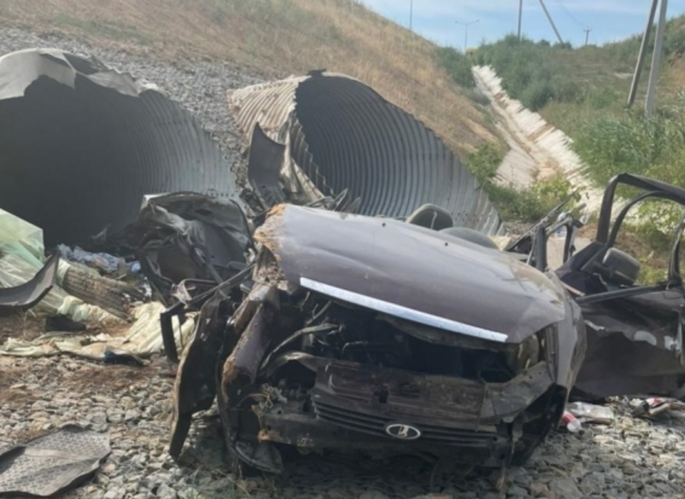Водитель и три пассажира стали жертвами ДТП под Волгоградом
