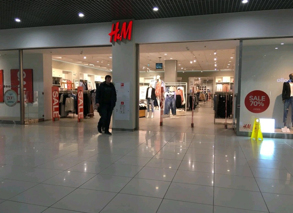 Магазины H&M не открылись для последней распродажи в Волгограде