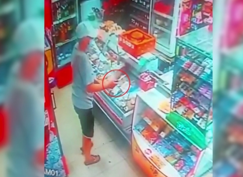 В Волгограде рецидивистка с ножом пыталась ограбить продуктовый магазин