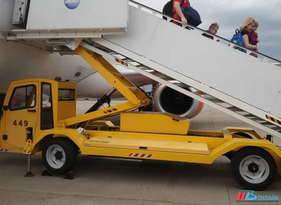 Самолет из Москвы в Волгоград снизил высоту в 4 раза из-за проблем с наддувом