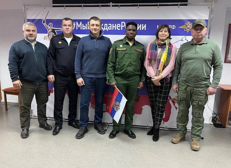 В Волгограде участвовавший в СВО нигериец получил разрешение на проживание в РФ
