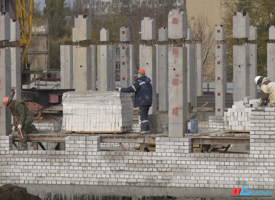В строящейся школе в Волгограде обрушилась стойка опалубки