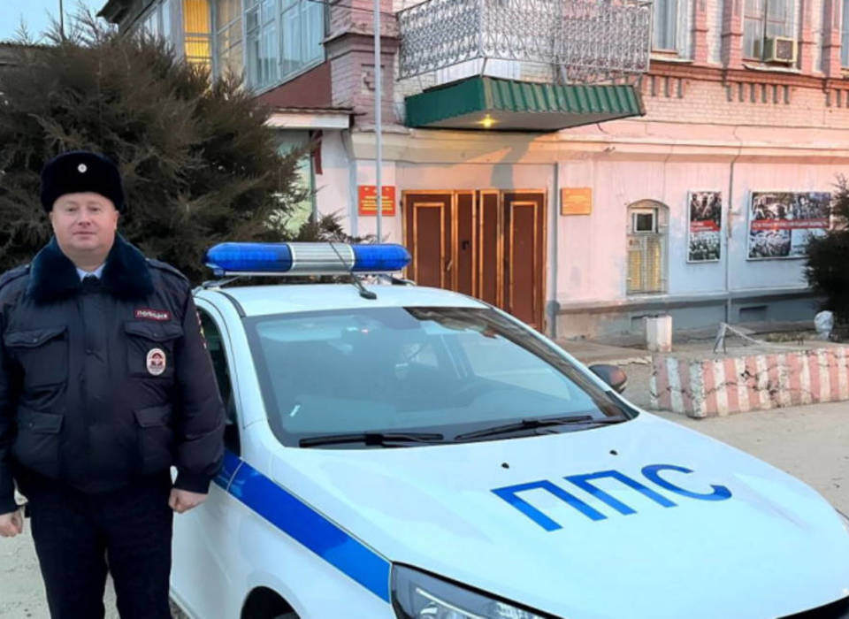 В Волгоградской области полицейский уберег пенсионера от мошенников