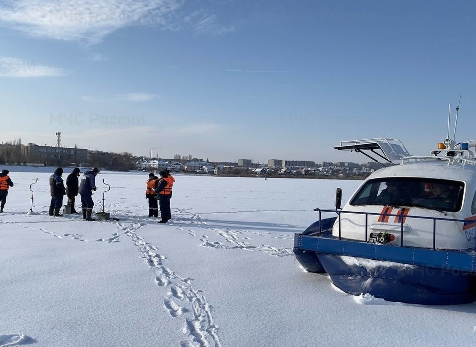В Волгоградской области МЧС проводит рейды в местах зимней рыбалки