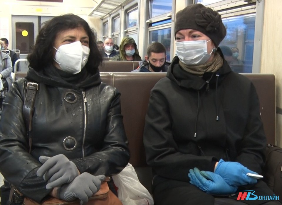 Из-за гриппа россиянам рекомендуют носить маски в общественных местах