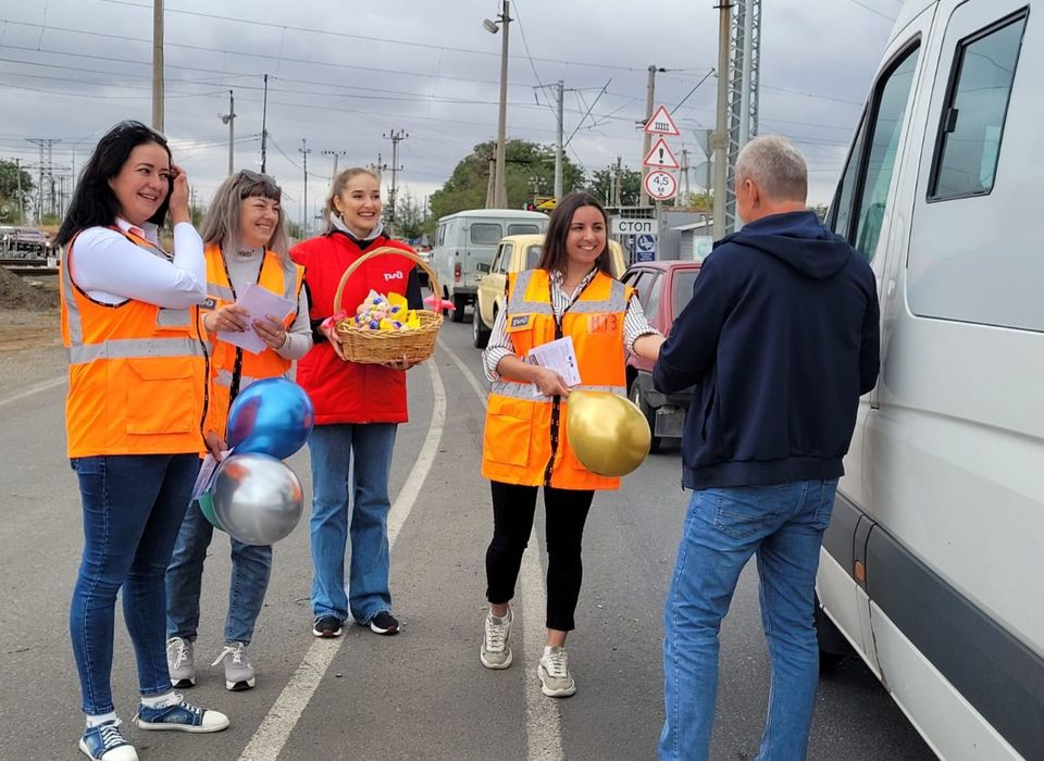 Волгоградским водителям напомнили о правилах пересечения железнодорожных переездов