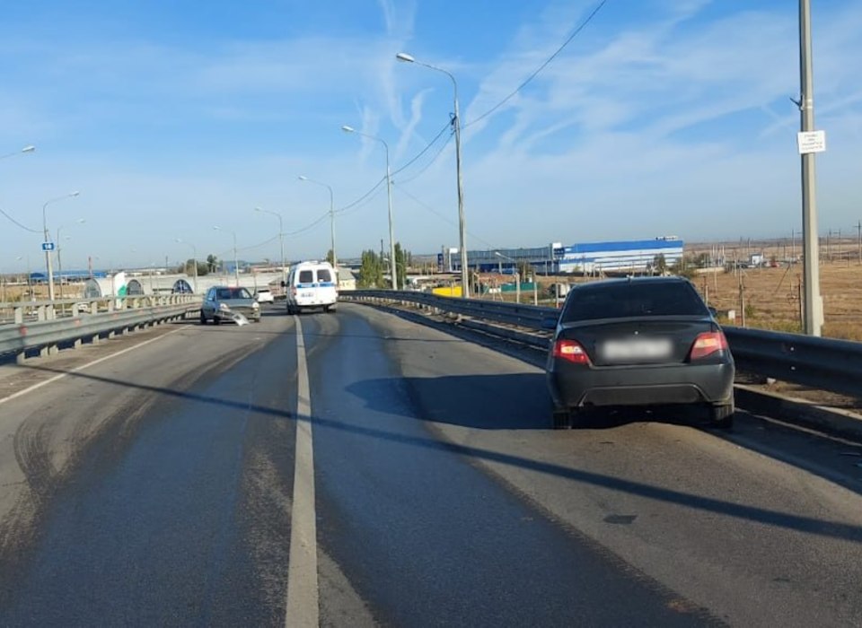 В Волгограде на мосту в Гумраке сразу 9 авто попали в ДТП