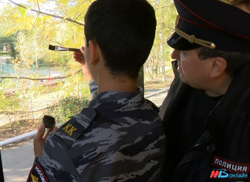 100 кадет из школ Волгоградской области знакомятся с профессией полицейского